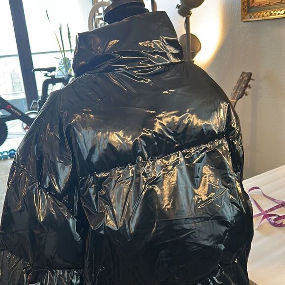 Cropped Puffer Jacket, size M - Picture 9 of 13